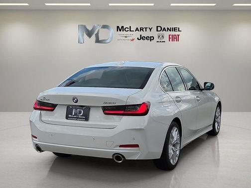 Alpine White 2025 BMW 330 330i