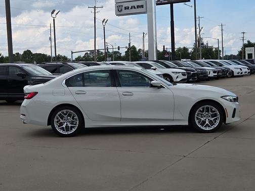 Alpine White 2025 BMW 330 330i
