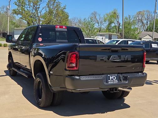 Diamond Black Crystal Pearlcoat 2026 RAM 3500 Tradesman Crew Cab 4x4 8' Box