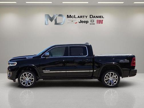 Diamond Black Crystal Pearlcoat 2026 RAM 1500 ST