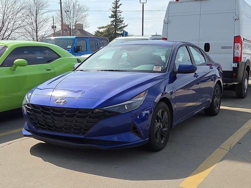 2023 Hyundai ELANTRA SEL