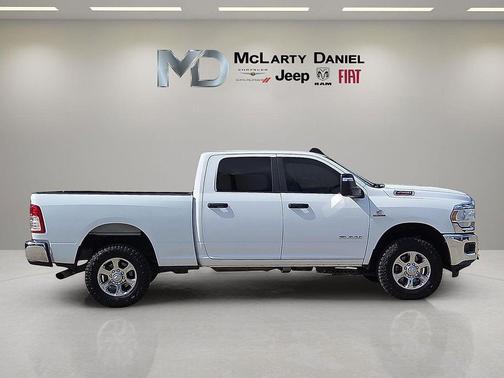 Bright White Clearcoat 2024 RAM 2500 Big Horn Crew Cab 4x4 6'4' Box