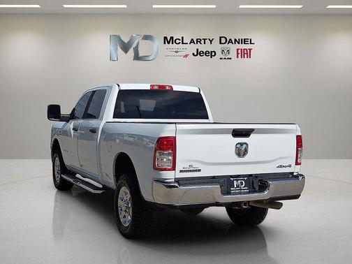 Bright White Clearcoat 2024 RAM 2500 Big Horn Crew Cab 4x4 6'4' Box