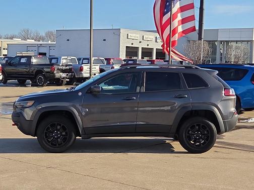 2020 Jeep Cherokee Trailhawk