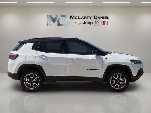 Bright White Clearcoat 2026 Jeep Compass Trailhawk