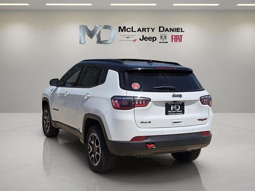 Bright White Clearcoat 2026 Jeep Compass Trailhawk