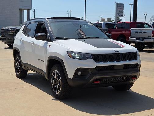 Bright White Clearcoat 2026 Jeep Compass Trailhawk