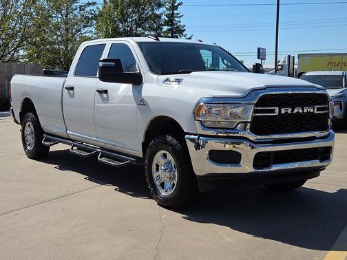 2023 RAM 2500 Tradesman Crew Cab 4x4 8' Box