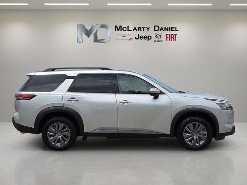 Brilliant Silver Metallic 2025 Nissan Pathfinder SV FWD