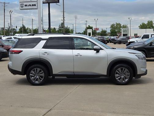 Brilliant Silver Metallic 2025 Nissan Pathfinder SV FWD