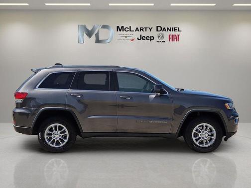 Granite Crystal Metallic Clearcoat 2020 Jeep Grand Cherokee Laredo