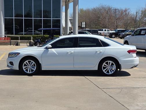 Pure White 2020 Volkswagen Passat 2.0T SE