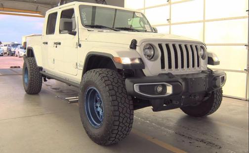 Bright White Clearcoat 2022 Jeep Gladiator Overland