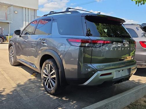 Gun Metallic/Super Black 2022 Nissan Pathfinder Platinum 4WD