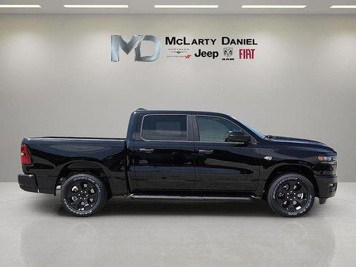 Diamond Black Crystal Pearlcoat 2026 RAM 1500 Express