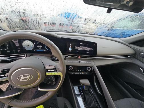 2025 Hyundai ELANTRA SEL