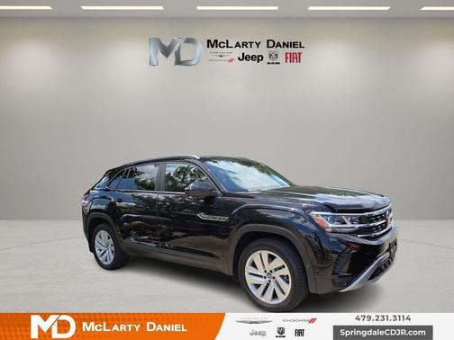 Deep Black Pearl 2022 Volkswagen Atlas Cross Sport 3.6L V6 SE w/Technology