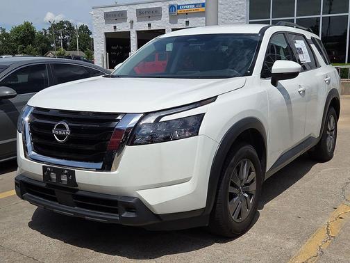 Glacier White 2025 Nissan Pathfinder SV FWD
