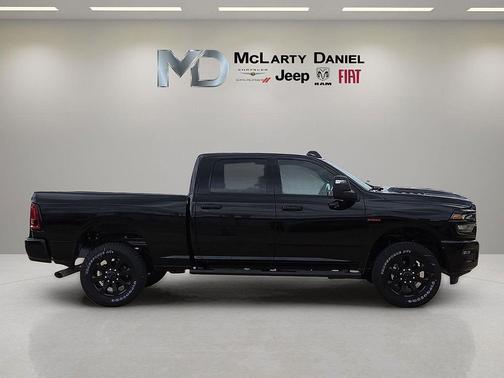 Diamond Black Crystal Pearlcoat 2026 RAM 2500 Black Express Crew Cab 4x4 6'4' Box