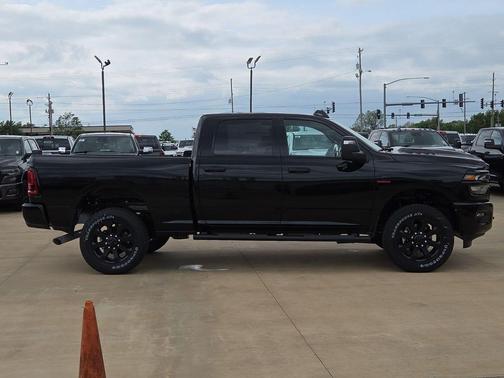 Diamond Black Crystal Pearlcoat 2026 RAM 2500 Black Express Crew Cab 4x4 6'4' Box