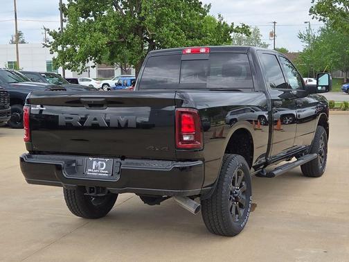 Diamond Black Crystal Pearlcoat 2026 RAM 2500 Black Express Crew Cab 4x4 6'4' Box