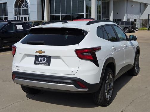 Summit White 2025 Chevrolet Trax LT