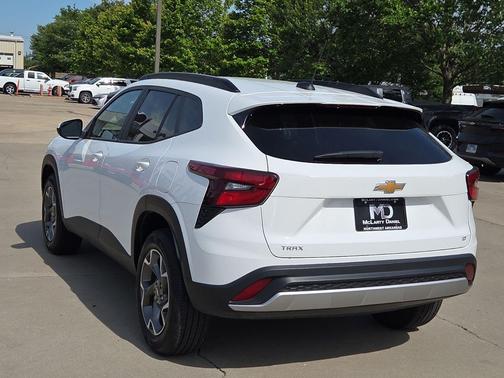 Summit White 2025 Chevrolet Trax LT