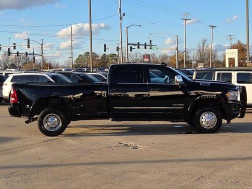 2024 RAM 3500 Limited Crew Cab 4x4 8' Box