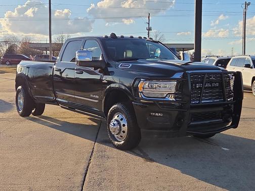 2024 RAM 3500 Limited Crew Cab 4x4 8' Box