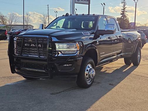 2024 RAM 3500 Limited Crew Cab 4x4 8' Box