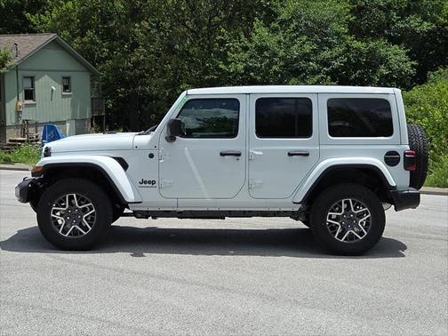 2025 Jeep Wrangler 4-Door Sahara 4x4