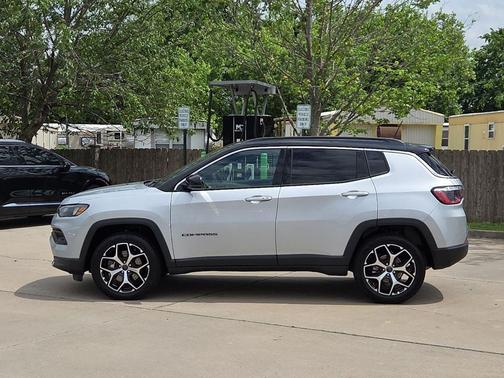 Silver Zynith Metallic Clearcoat 2025 Jeep Compass Limited