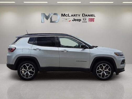 Silver Zynith Metallic Clearcoat 2025 Jeep Compass Limited