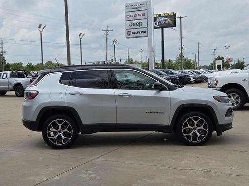 Silver Zynith Metallic Clearcoat 2025 Jeep Compass Limited