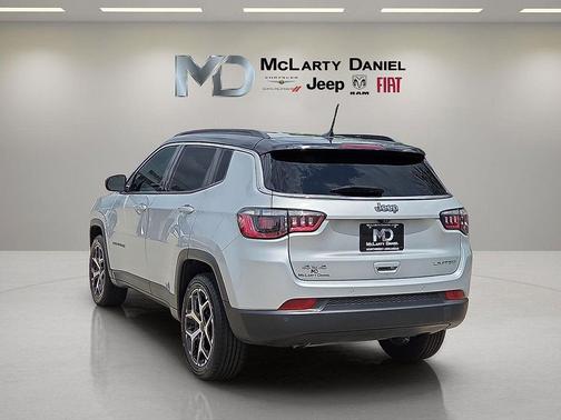 Silver Zynith Metallic Clearcoat 2025 Jeep Compass Limited