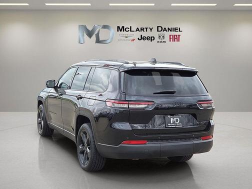 Diamond Black Crystal Pearlcoat 2021 Jeep Grand Cherokee L Altitude