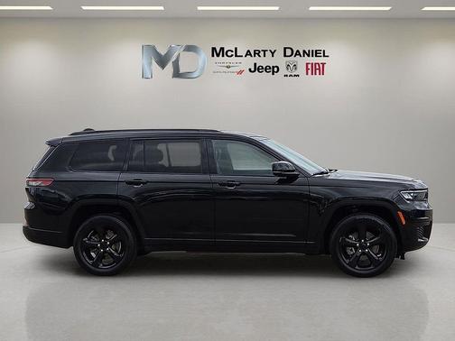 Diamond Black Crystal Pearlcoat 2021 Jeep Grand Cherokee L Altitude