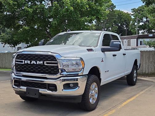 Bright White Clearcoat 2024 RAM 3500 Big Horn Crew Cab 4x4 8' Box