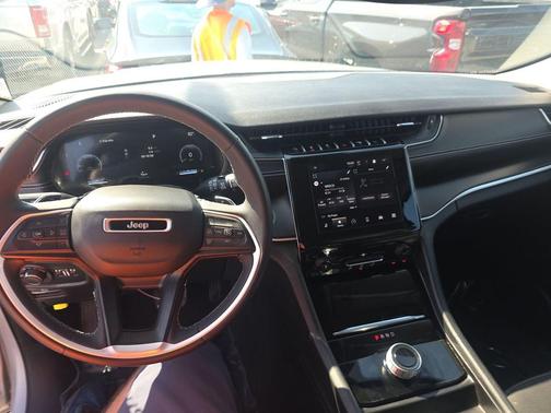 2024 Jeep Grand Cherokee Laredo