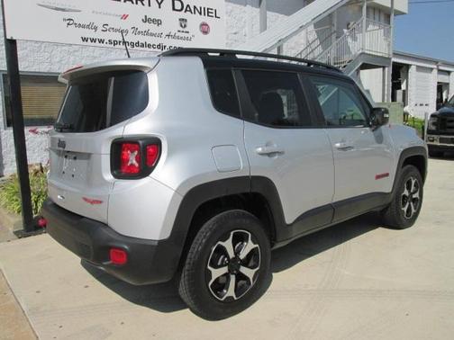 Photo 3 of 30 of 2019 Jeep Renegade Trailhawk