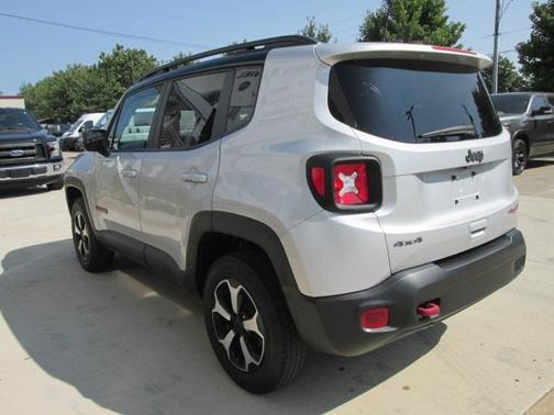Photo 5 of 30 of 2019 Jeep Renegade Trailhawk