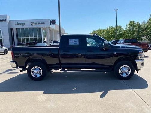 2025 RAM 2500 Tradesman Crew Cab 4x4 6'4' Box