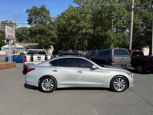 2015 INFINITI Q50 Premium