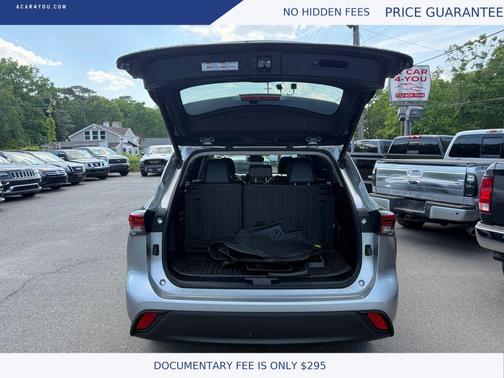 Silver 2022 Toyota Highlander XLE