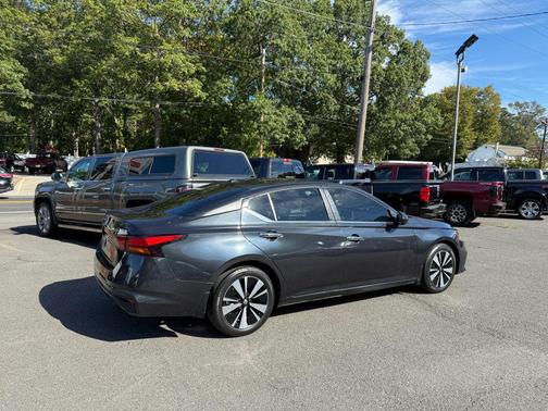 2021 Nissan Altima 2.5 SV