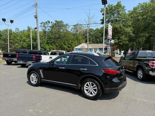 2017 INFINITI QX70 Base