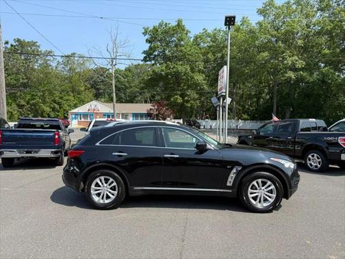 2017 INFINITI QX70 Base
