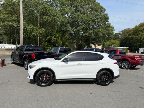 2019 Alfa Romeo Stelvio Sport