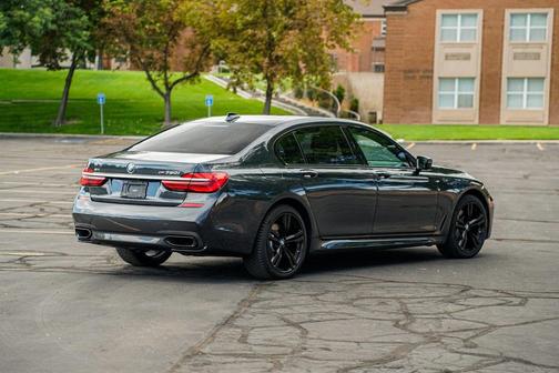 2016 BMW 750 i xDrive