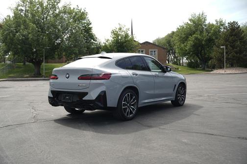 Brooklyn Grey Metallic 2023 BMW X4 M40i